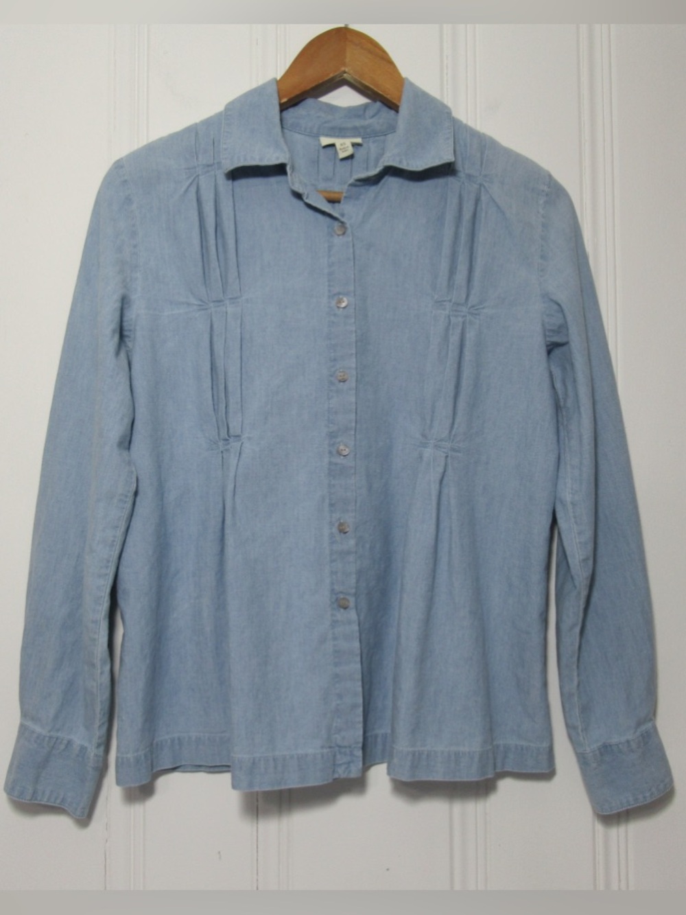 J. Jill Light Wash Pleated Front Button Down Shirt Size XS